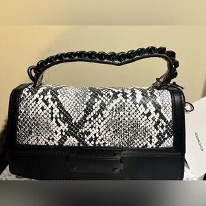 🆕. Nicole Miller animal print Black and white purse. NWT